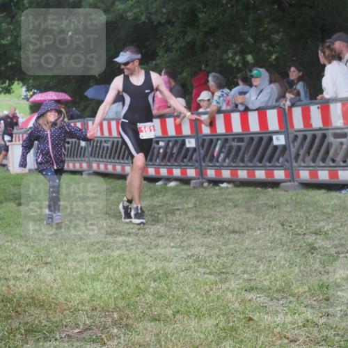 21.06.2025 - 27. Vierlanden-Triathlon KatJ http://msf.ph/oto/8027746 15.06.2025 13:31:38 Ziel 161, 760, 799 meine-sportfotos.de