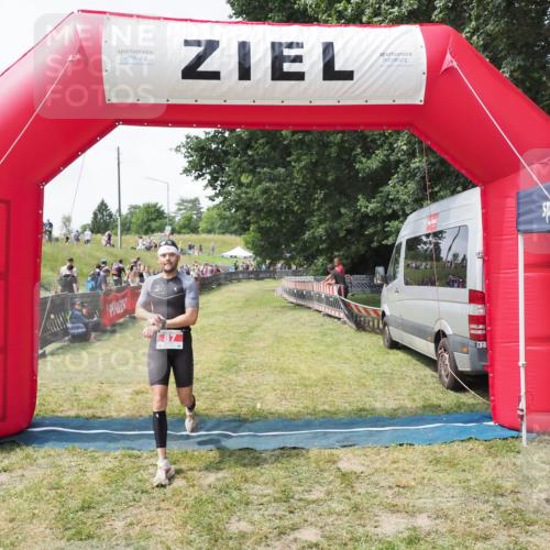 21.06.2025 - 27. Vierlanden-Triathlon MichiJ http://msf.ph/oto/8027750 15.06.2026 12:08:15 Ziel 87 meine-sportfotos.de