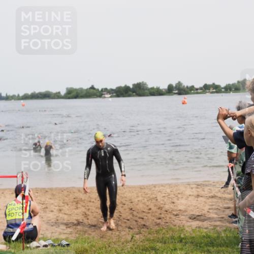 21.06.2025 - 27. Vierlanden-Triathlon MichiJ http://msf.ph/oto/8027754 15.06.2026 10:58:09 Schwimmen 640, 762, 769 meine-sportfotos.de