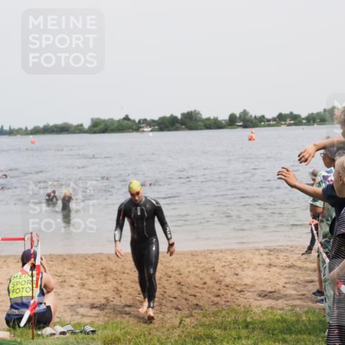 21.06.2025 - 27. Vierlanden-Triathlon MichiJ http://msf.ph/oto/8027759 15.06.2026 10:58:09 Schwimmen 640, 762, 769 meine-sportfotos.de