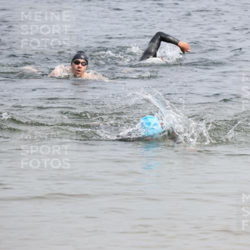 15.06.2025 - 27. Vierlanden-Triathlon Lena Gebhardt http://msf.ph/oto/8027765 15.06.2025 11:01:11 Schwimmen 808 meine-sportfotos.de