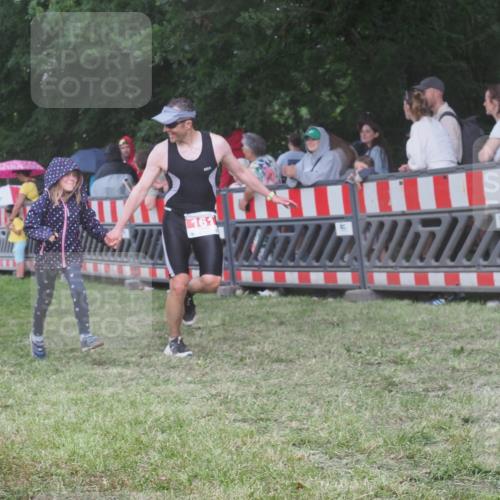 21.06.2025 - 27. Vierlanden-Triathlon KatJ http://msf.ph/oto/8027768 15.06.2025 13:31:38 Ziel 161, 760, 799 meine-sportfotos.de