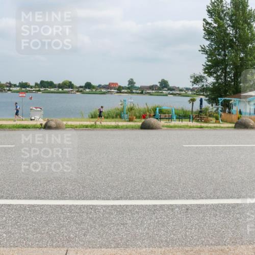 21.06.2025 - 27. Vierlanden-Triathlon H.Heesch http://msf.ph/oto/8027771 15.06.2025 12:19:48 Radfahren 678, 743, 903 meine-sportfotos.de