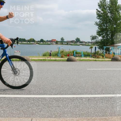 21.06.2025 - 27. Vierlanden-Triathlon H.Heesch http://msf.ph/oto/8027774 15.06.2025 12:19:48 Radfahren 678, 743, 903 meine-sportfotos.de