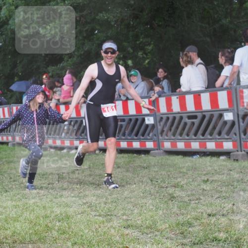21.06.2025 - 27. Vierlanden-Triathlon KatJ http://msf.ph/oto/8027788 15.06.2025 13:31:39 Ziel 161, 731, 760 meine-sportfotos.de