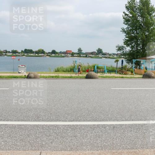 21.06.2025 - 27. Vierlanden-Triathlon H.Heesch http://msf.ph/oto/8027790 15.06.2025 12:19:49 Radfahren 678, 743, 903 meine-sportfotos.de