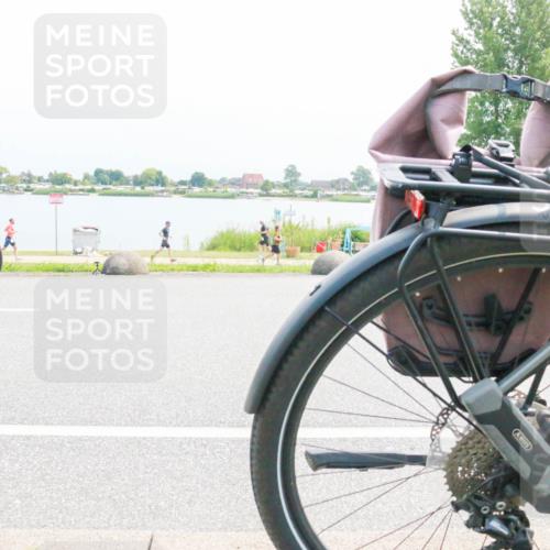 15.06.2025 - 27. Vierlanden-Triathlon H.Heesch http://msf.ph/oto/8027804 15.06.2025 11:22:28 Radfahren 218, 767, 920 meine-sportfotos.de