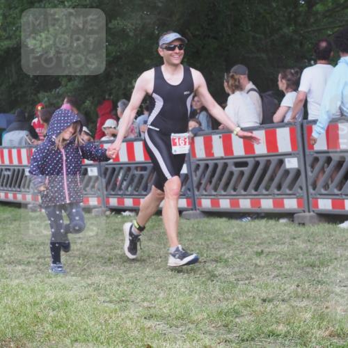 21.06.2025 - 27. Vierlanden-Triathlon KatJ http://msf.ph/oto/8027810 15.06.2025 13:31:39 Ziel 161, 731, 760 meine-sportfotos.de