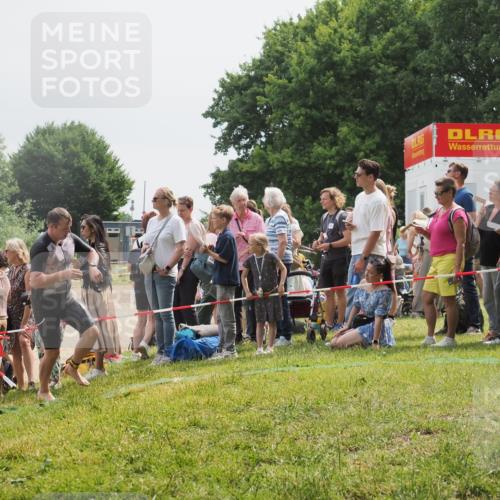 15.06.2025 - 27. Vierlanden-Triathlon KatJ http://msf.ph/oto/8027826 15.06.2025 11:01:39 Schwimmen 701, 717 meine-sportfotos.de