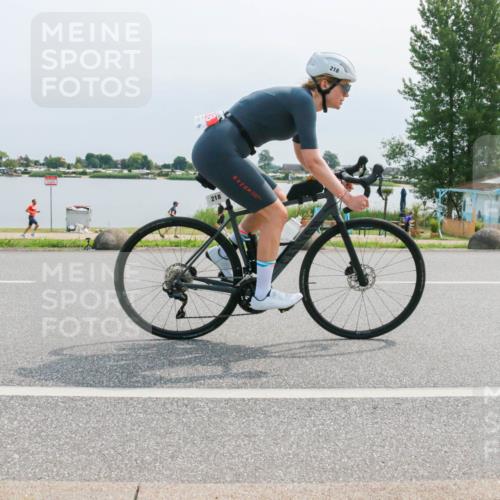 15.06.2025 - 27. Vierlanden-Triathlon H.Heesch http://msf.ph/oto/8027832 15.06.2025 11:22:28 Radfahren 218, 767, 920 meine-sportfotos.de