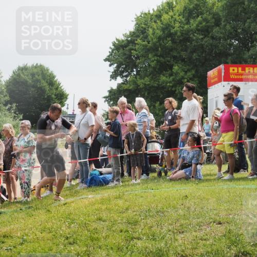15.06.2025 - 27. Vierlanden-Triathlon KatJ http://msf.ph/oto/8027842 15.06.2025 11:01:39 Schwimmen 701, 717 meine-sportfotos.de