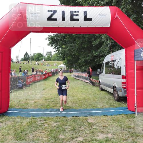 21.06.2025 - 27. Vierlanden-Triathlon MichiJ http://msf.ph/oto/8027843 15.06.2026 12:09:41 Ziel 603 meine-sportfotos.de