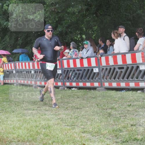 21.06.2025 - 27. Vierlanden-Triathlon KatJ http://msf.ph/oto/8027862 15.06.2025 13:31:43 Ziel 731, 760 meine-sportfotos.de