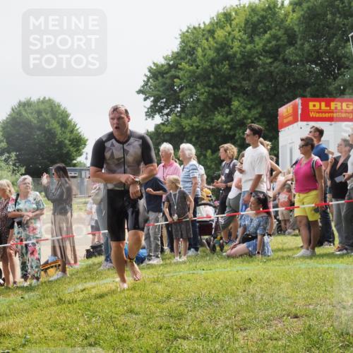15.06.2025 - 27. Vierlanden-Triathlon KatJ http://msf.ph/oto/8027865 15.06.2025 11:01:40 Schwimmen 701 meine-sportfotos.de