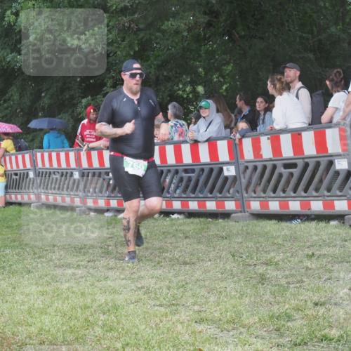21.06.2025 - 27. Vierlanden-Triathlon KatJ http://msf.ph/oto/8027871 15.06.2025 13:31:43 Ziel 731, 760 meine-sportfotos.de