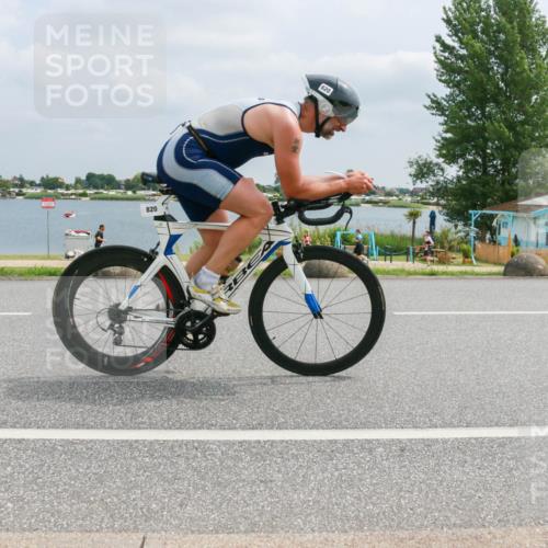 21.06.2025 - 27. Vierlanden-Triathlon H.Heesch http://msf.ph/oto/8027872 15.06.2025 12:20:22 Radfahren 820 meine-sportfotos.de