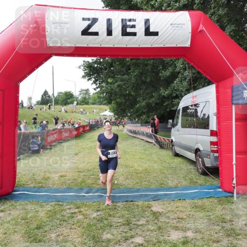 21.06.2025 - 27. Vierlanden-Triathlon MichiJ http://msf.ph/oto/8027873 15.06.2026 12:09:41 Ziel 603 meine-sportfotos.de