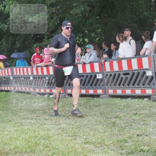 21.06.2025 - 27. Vierlanden-Triathlon KatJ http://msf.ph/oto/8027879 15.06.2025 13:31:43 Ziel 731, 760 meine-sportfotos.de
