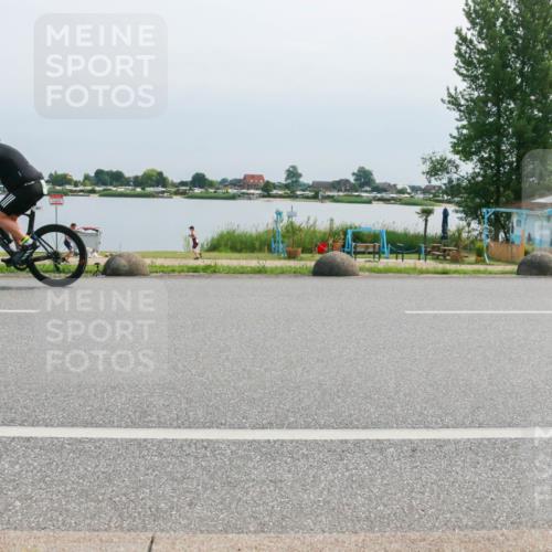 15.06.2025 - 27. Vierlanden-Triathlon H.Heesch http://msf.ph/oto/8027880 15.06.2025 11:22:36 Radfahren 74, 198, 791, 951 meine-sportfotos.de