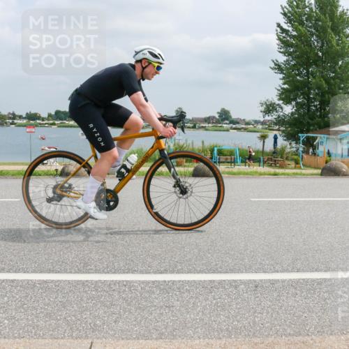 21.06.2025 - 27. Vierlanden-Triathlon H.Heesch http://msf.ph/oto/8027890 15.06.2025 12:20:29 Radfahren 751 meine-sportfotos.de