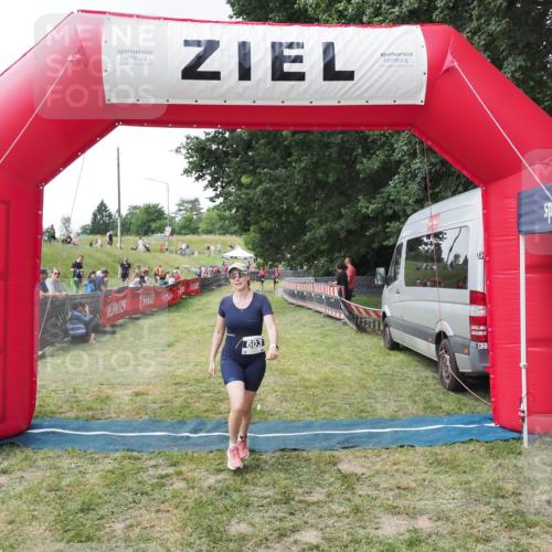 21.06.2025 - 27. Vierlanden-Triathlon MichiJ http://msf.ph/oto/8027891 15.06.2026 12:09:41 Ziel 603 meine-sportfotos.de