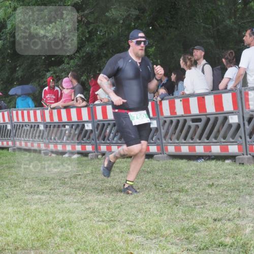 21.06.2025 - 27. Vierlanden-Triathlon KatJ http://msf.ph/oto/8027895 15.06.2025 13:31:43 Ziel 731, 760 meine-sportfotos.de