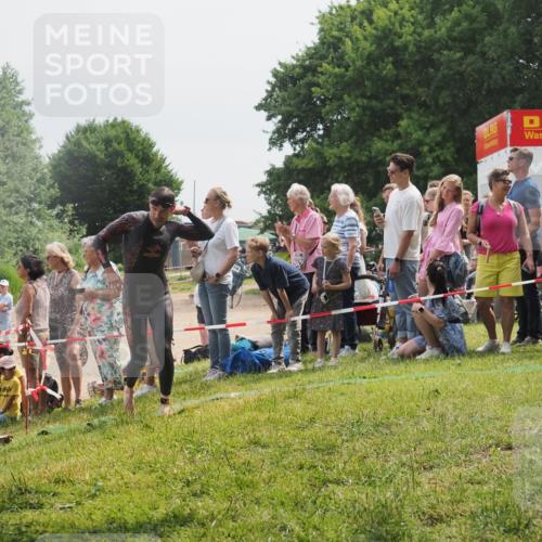 15.06.2025 - 27. Vierlanden-Triathlon KatJ http://msf.ph/oto/8027898 15.06.2025 11:02:01 Schwimmen 867 meine-sportfotos.de