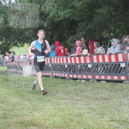 21.06.2025 - 27. Vierlanden-Triathlon KatJ http://msf.ph/oto/8027904 15.06.2025 13:31:49 Ziel 30, 731 meine-sportfotos.de