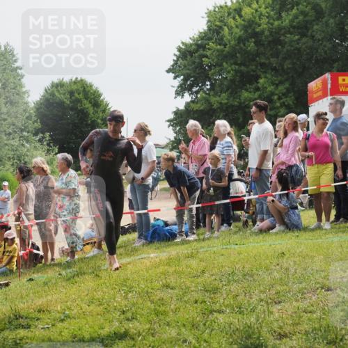 15.06.2025 - 27. Vierlanden-Triathlon KatJ http://msf.ph/oto/8027912 15.06.2025 11:02:01 Schwimmen 867 meine-sportfotos.de