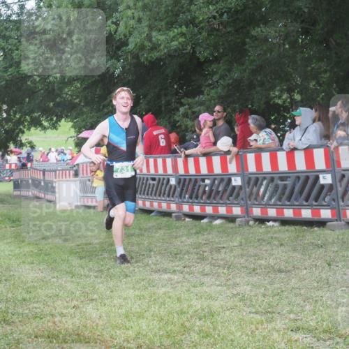 21.06.2025 - 27. Vierlanden-Triathlon KatJ http://msf.ph/oto/8027913 15.06.2025 13:31:49 Ziel 30, 731 meine-sportfotos.de