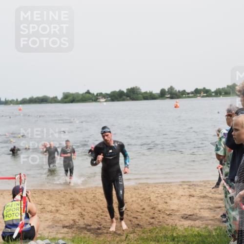 21.06.2025 - 27. Vierlanden-Triathlon MichiJ http://msf.ph/oto/8027916 15.06.2026 10:58:22 Schwimmen 643, 710, 741, 769 meine-sportfotos.de