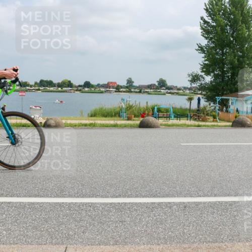 21.06.2025 - 27. Vierlanden-Triathlon H.Heesch http://msf.ph/oto/8027918 15.06.2025 12:20:54 Radfahren 710 meine-sportfotos.de
