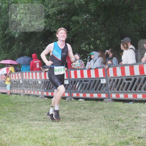 21.06.2025 - 27. Vierlanden-Triathlon KatJ http://msf.ph/oto/8027932 15.06.2025 13:31:49 Ziel 30, 731 meine-sportfotos.de