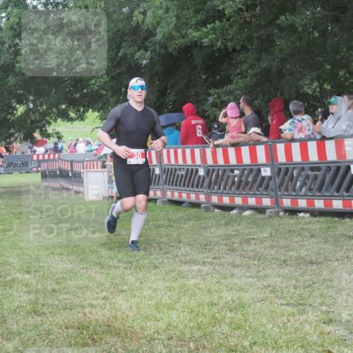 21.06.2025 - 27. Vierlanden-Triathlon KatJ http://msf.ph/oto/8027941 15.06.2025 13:31:53 Ziel 30, 836, 1072 meine-sportfotos.de