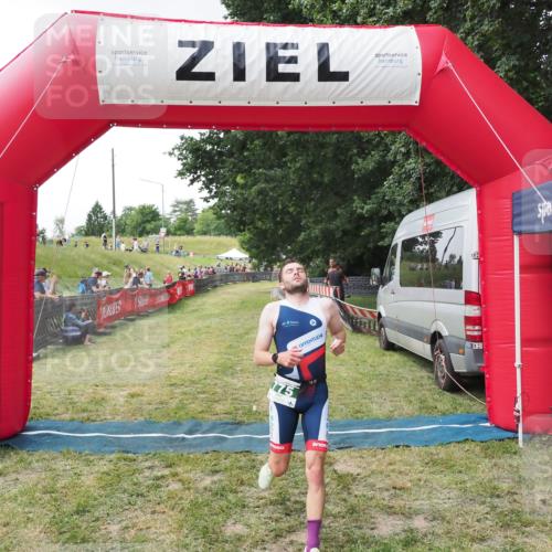 21.06.2025 - 27. Vierlanden-Triathlon MichiJ http://msf.ph/oto/8027953 15.06.2026 12:10:17 Ziel 775 meine-sportfotos.de