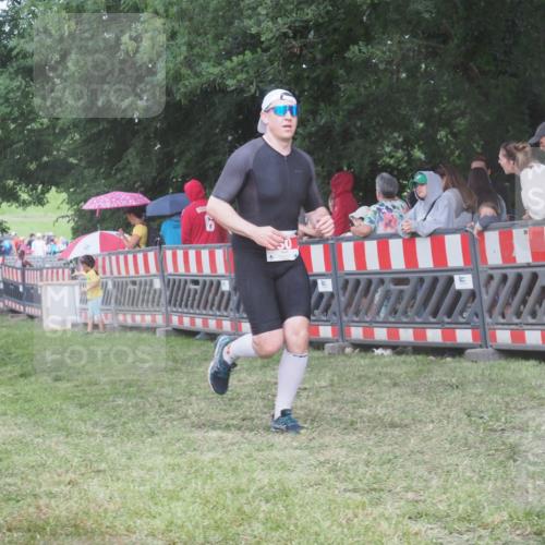 21.06.2025 - 27. Vierlanden-Triathlon KatJ http://msf.ph/oto/8027957 15.06.2025 13:31:54 Ziel 30, 836, 1072 meine-sportfotos.de
