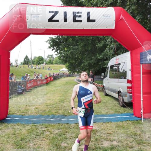 21.06.2025 - 27. Vierlanden-Triathlon MichiJ http://msf.ph/oto/8027959 15.06.2026 12:10:17 Ziel 775 meine-sportfotos.de