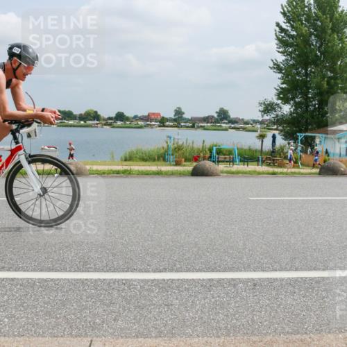 21.06.2025 - 27. Vierlanden-Triathlon H.Heesch http://msf.ph/oto/8027963 15.06.2025 12:21:47 Radfahren 810 meine-sportfotos.de