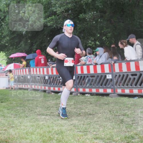 21.06.2025 - 27. Vierlanden-Triathlon KatJ http://msf.ph/oto/8027965 15.06.2025 13:31:54 Ziel 30, 836, 1072 meine-sportfotos.de