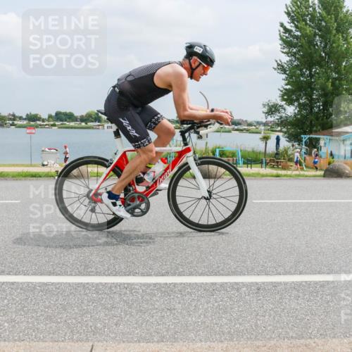 21.06.2025 - 27. Vierlanden-Triathlon H.Heesch http://msf.ph/oto/8027970 15.06.2025 12:21:47 Radfahren 810 meine-sportfotos.de