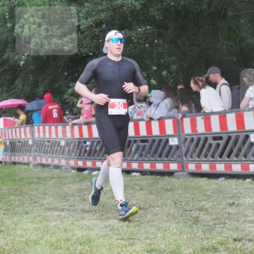 21.06.2025 - 27. Vierlanden-Triathlon KatJ http://msf.ph/oto/8027976 15.06.2025 13:31:54 Ziel 30, 836, 1072 meine-sportfotos.de
