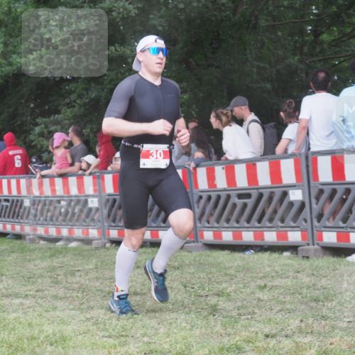 21.06.2025 - 27. Vierlanden-Triathlon KatJ http://msf.ph/oto/8027998 15.06.2025 13:31:54 Ziel 30, 836, 1072 meine-sportfotos.de