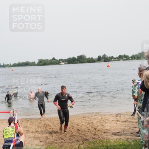 21.06.2025 - 27. Vierlanden-Triathlon MichiJ http://msf.ph/oto/8028004 15.06.2026 10:58:26 Schwimmen 643, 710, 732, 741 meine-sportfotos.de