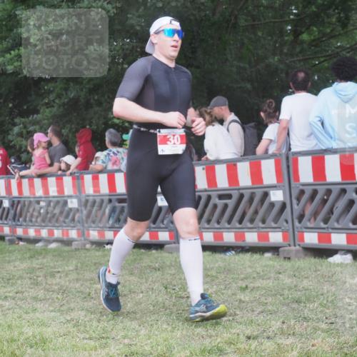 21.06.2025 - 27. Vierlanden-Triathlon KatJ http://msf.ph/oto/8028005 15.06.2025 13:31:55 Ziel 30, 836, 1072 meine-sportfotos.de