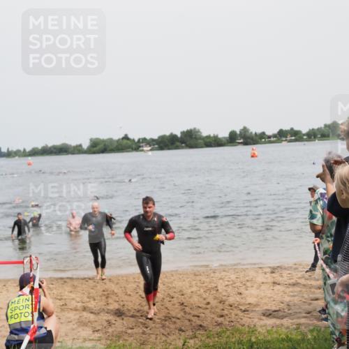 21.06.2025 - 27. Vierlanden-Triathlon MichiJ http://msf.ph/oto/8028012 15.06.2026 10:58:26 Schwimmen 643, 710, 732, 741 meine-sportfotos.de
