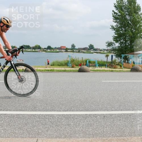 21.06.2025 - 27. Vierlanden-Triathlon H.Heesch http://msf.ph/oto/8028015 15.06.2025 12:22:26 Radfahren 706, 883 meine-sportfotos.de