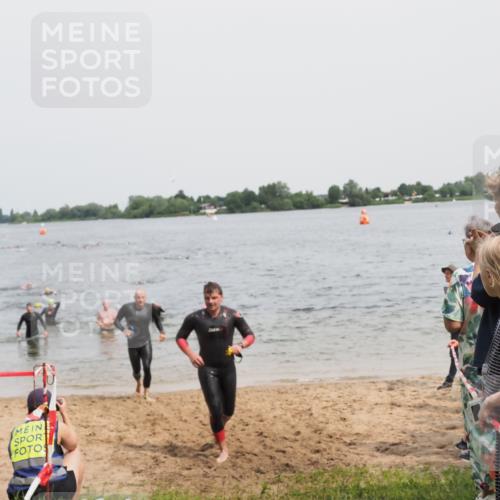21.06.2025 - 27. Vierlanden-Triathlon MichiJ http://msf.ph/oto/8028019 15.06.2026 10:58:26 Schwimmen 643, 710, 732, 741 meine-sportfotos.de