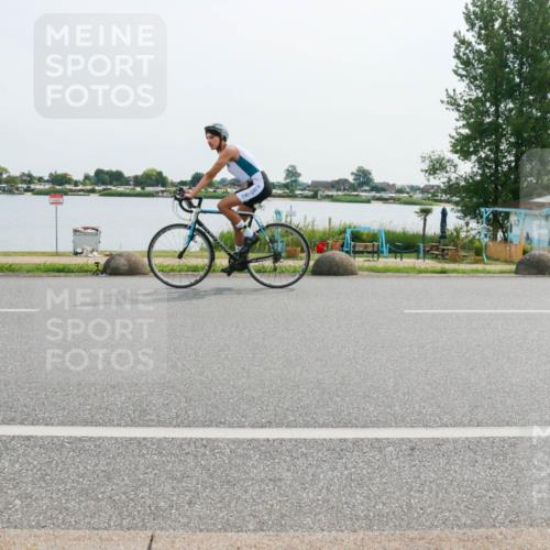 15.06.2025 - 27. Vierlanden-Triathlon H.Heesch http://msf.ph/oto/8028027 15.06.2025 10:28:46 Radfahren 26, 71 meine-sportfotos.de