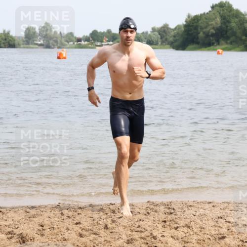15.06.2025 - 27. Vierlanden-Triathlon Lena Gebhardt http://msf.ph/oto/8028028 15.06.2025 11:01:26 Schwimmen 701, 717, 808, 869 meine-sportfotos.de