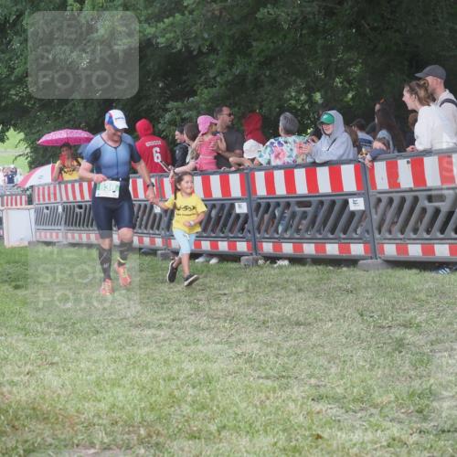21.06.2025 - 27. Vierlanden-Triathlon KatJ http://msf.ph/oto/8028037 15.06.2025 13:31:59 Ziel 836, 861, 1072 meine-sportfotos.de
